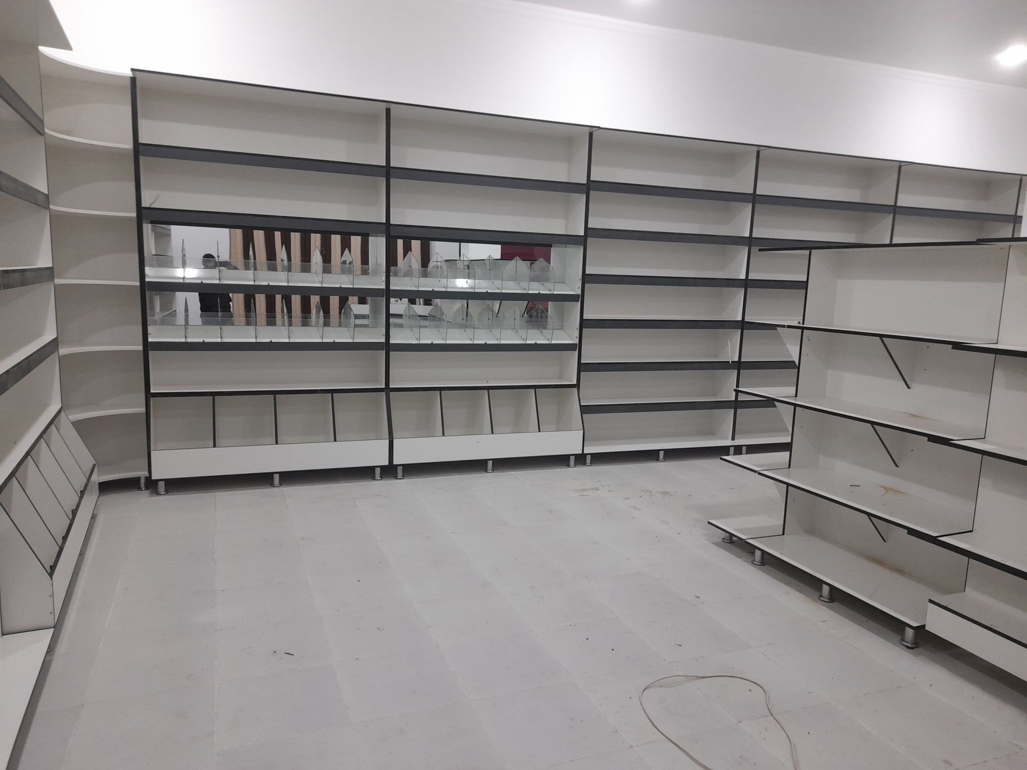Мебель на закас полка для магазин и аптека