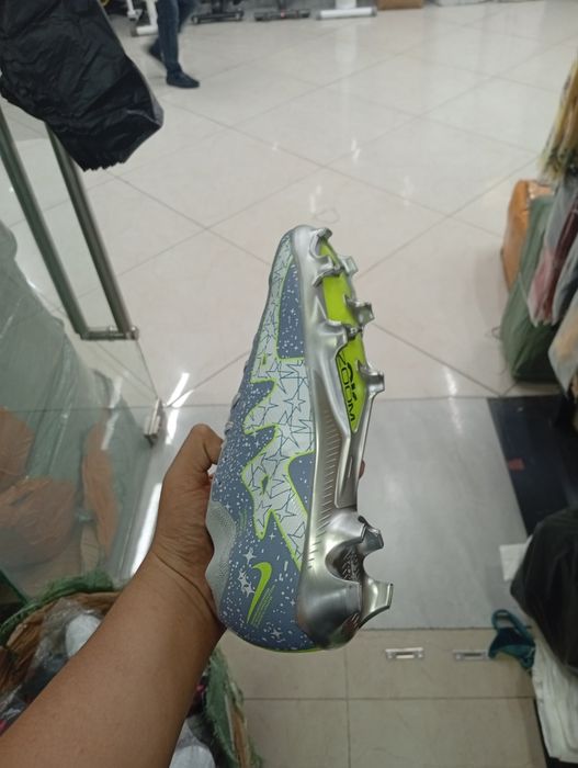 Nike air zoom mercurial model Narxi 250.000 som yangi