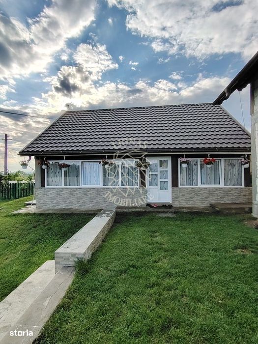 Doua case 240 mp teren 1328 mp livada Cristesti Pascani Iasi