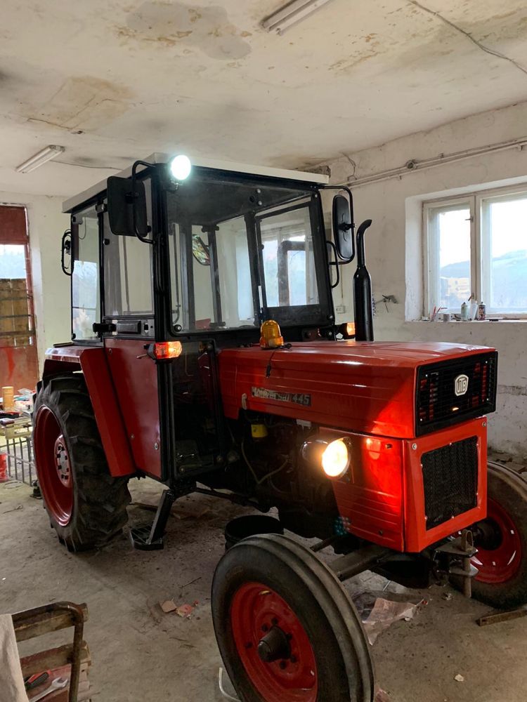 Vand tractor UTB 445