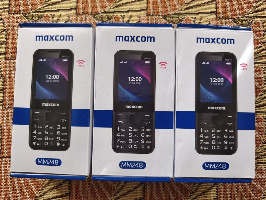 Vând 3 telefoane la cutie