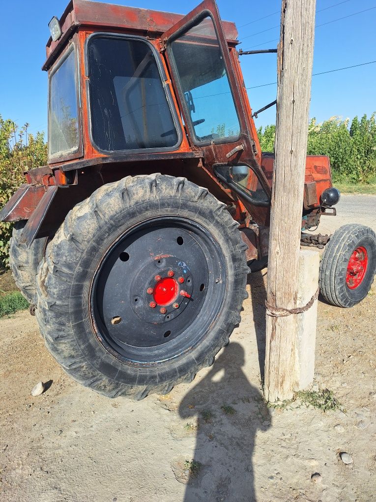 Tiraktir t40 sotiladi