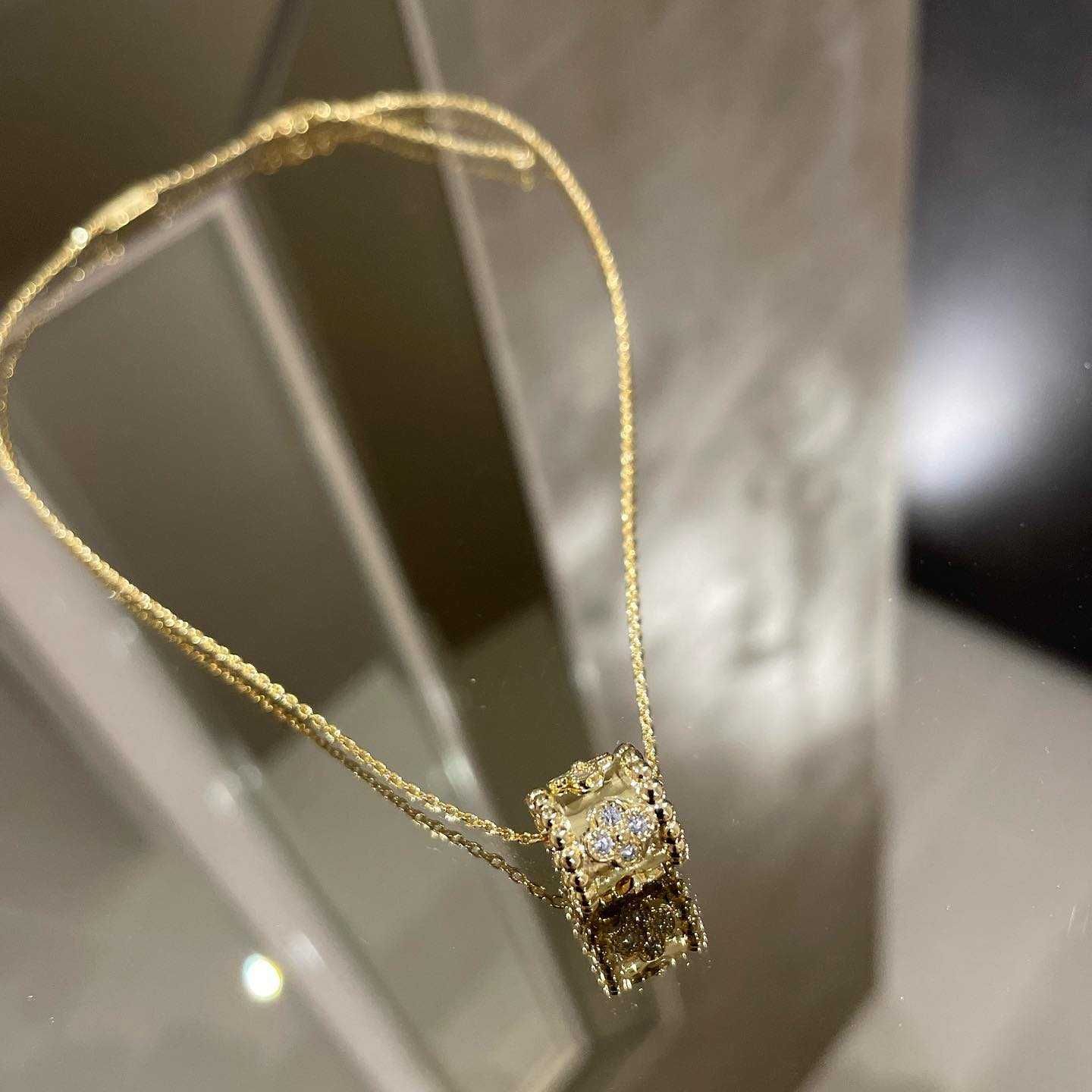 Van Cleef & Arpels VCA Gold Perlée Clovers Дамско Колие