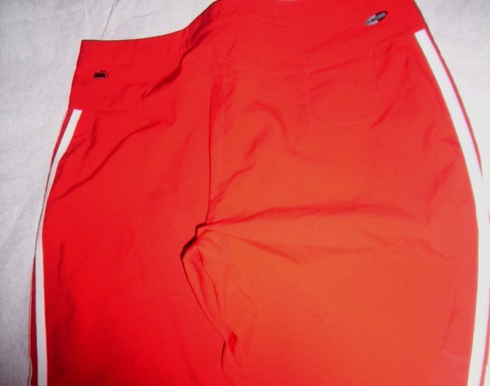 Pantaloni Adidas dama rosii trei sfert L