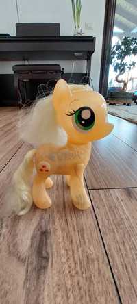 Figurina My Little Pony Applejack 15cm, cu lumini
