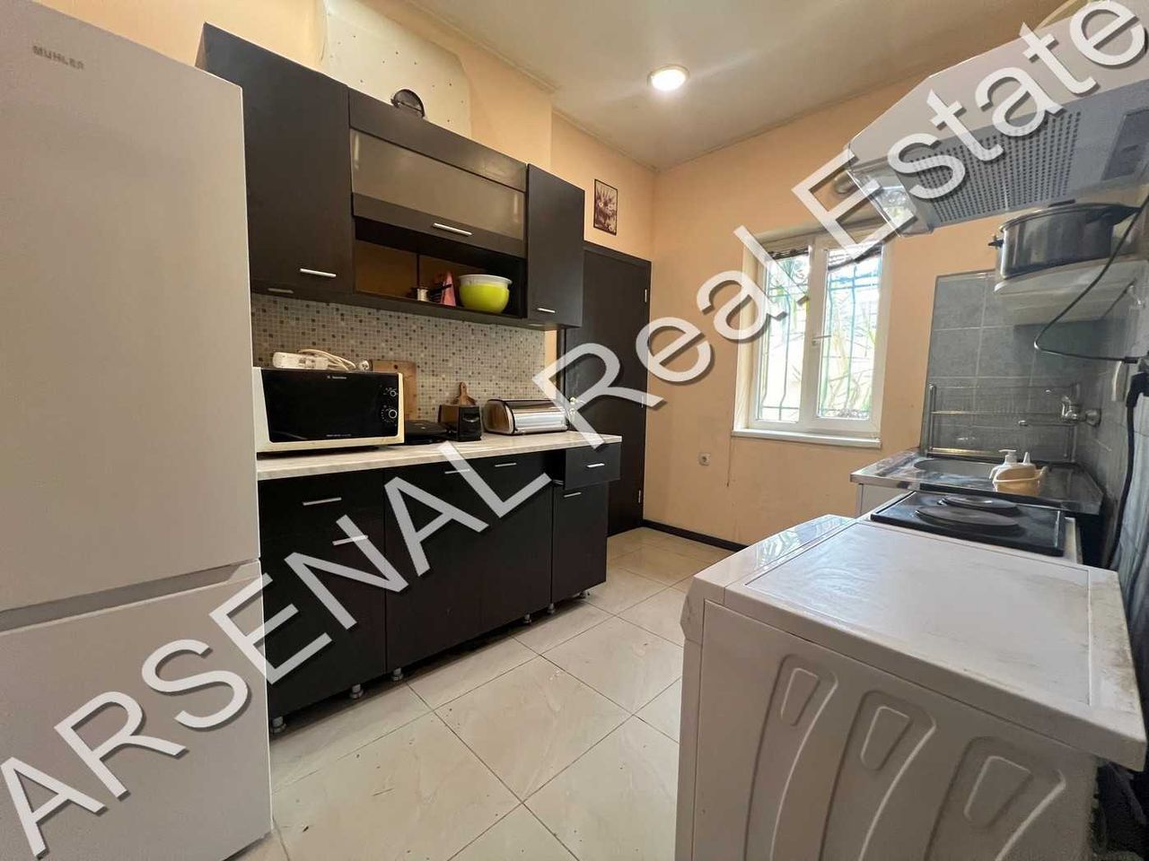 Дава се под наем Етаж от къща в София, Център - 106 кв.м за 600 € - Снимка #1