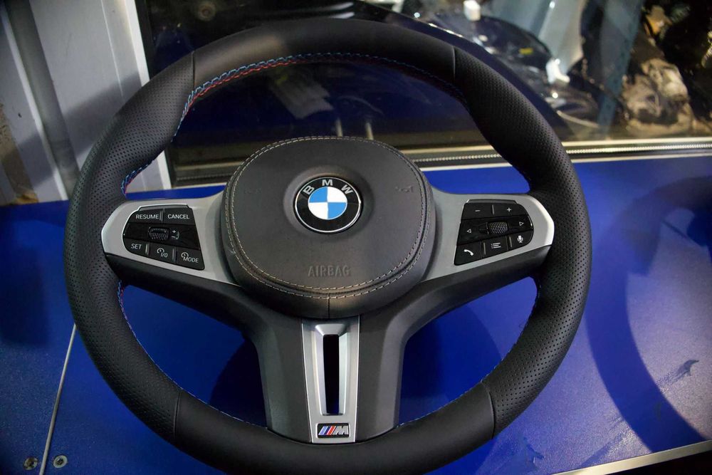 Volan Seria 5 G30 M Sport, piele perforata, cusături M Performance