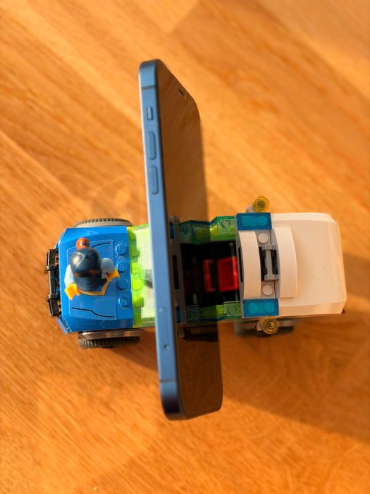 Iphone 12 – I’m blue da ba dee da ba di, am 64 Gb și arăt ca nou