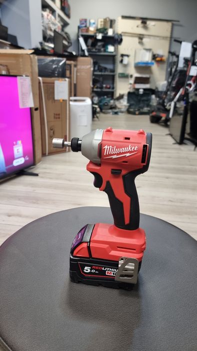 Amanet F28: Masina de insurubat cu impact Milwaukee M18 BLIDRC