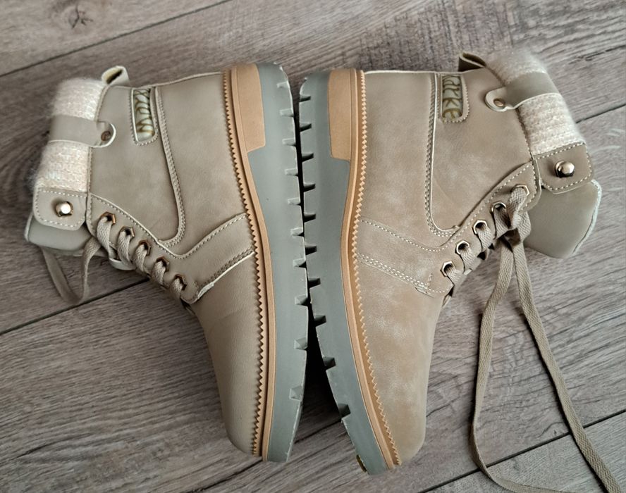 Нови дамски боти бежово