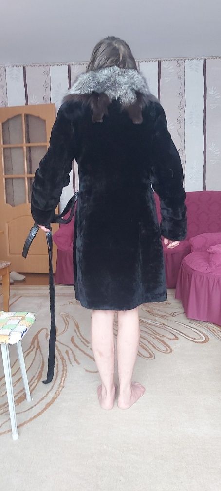 Продам шубу мутон, песец
