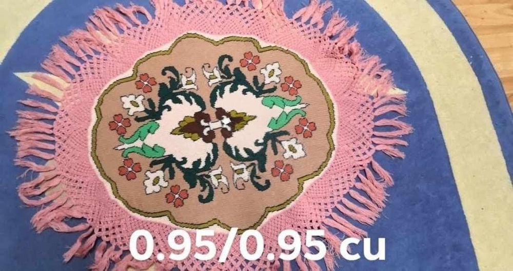 Fețe de masă cusute manual