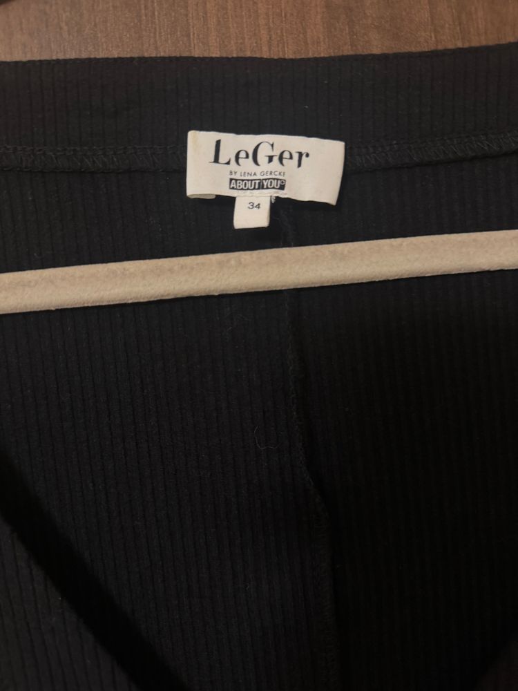 Rochie neagra LeGer 34