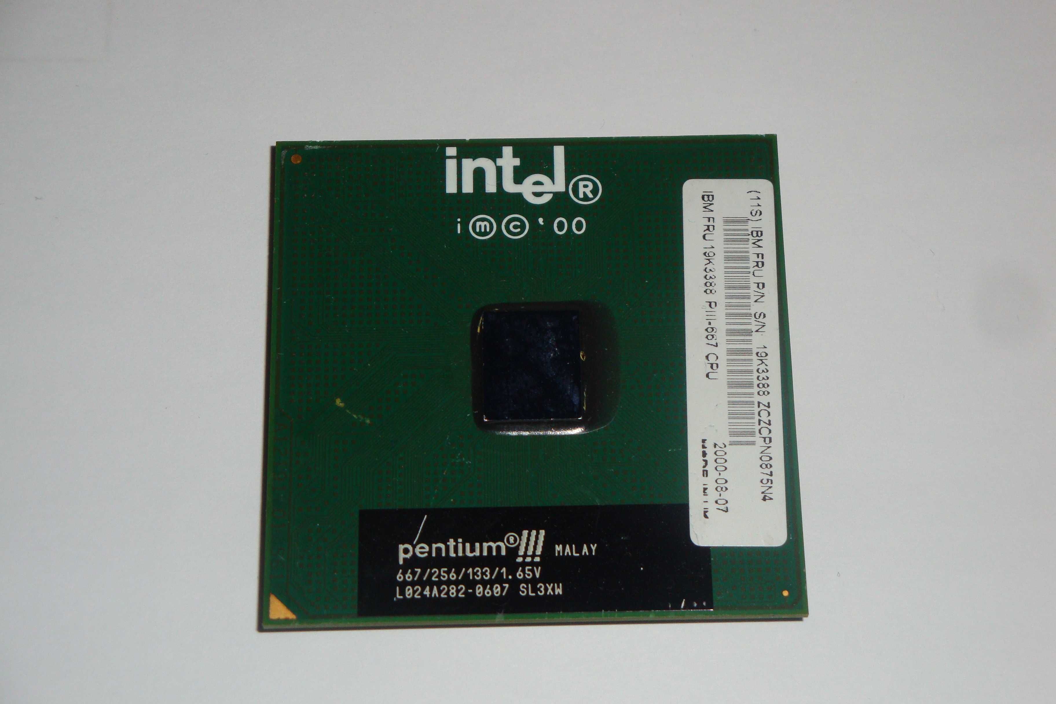 piesa colectie vintage procesor intel pentium 3 667 mhz PGA 370 SL3XW