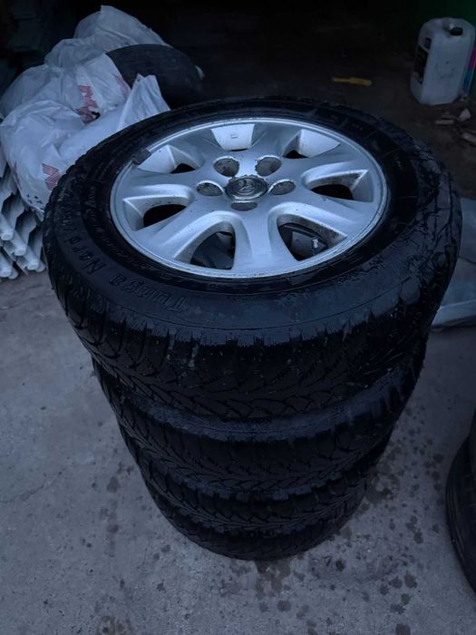 Зимний шины с шипами и дисками 205/65/15