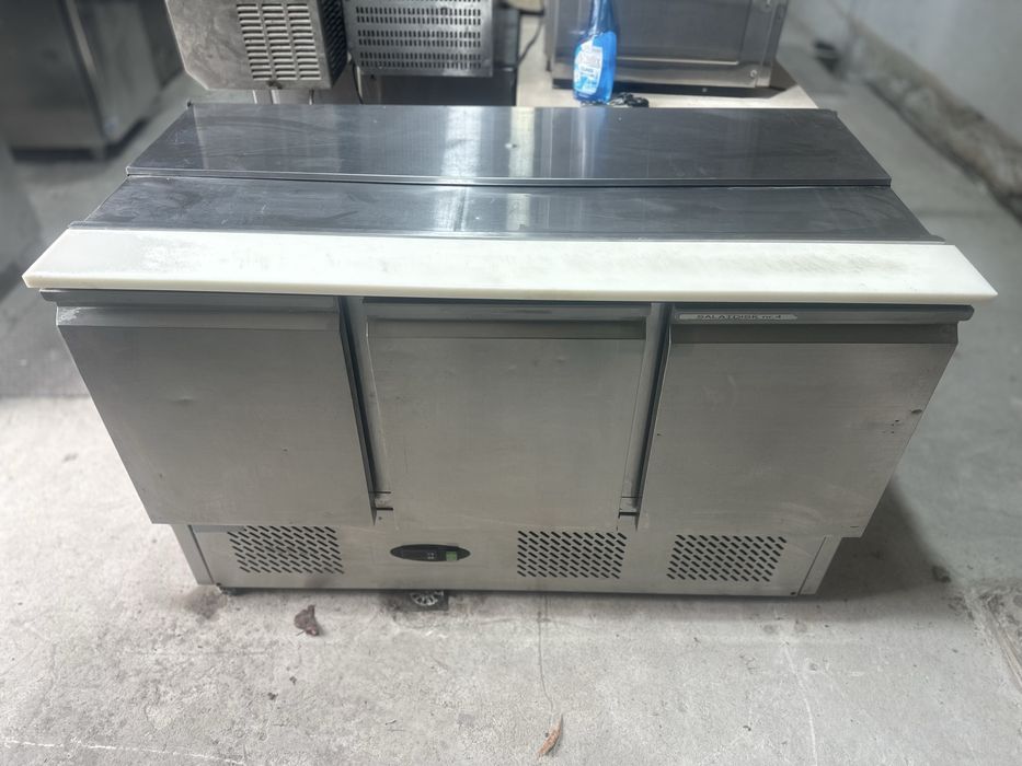 Хладилна маса 137см салатна