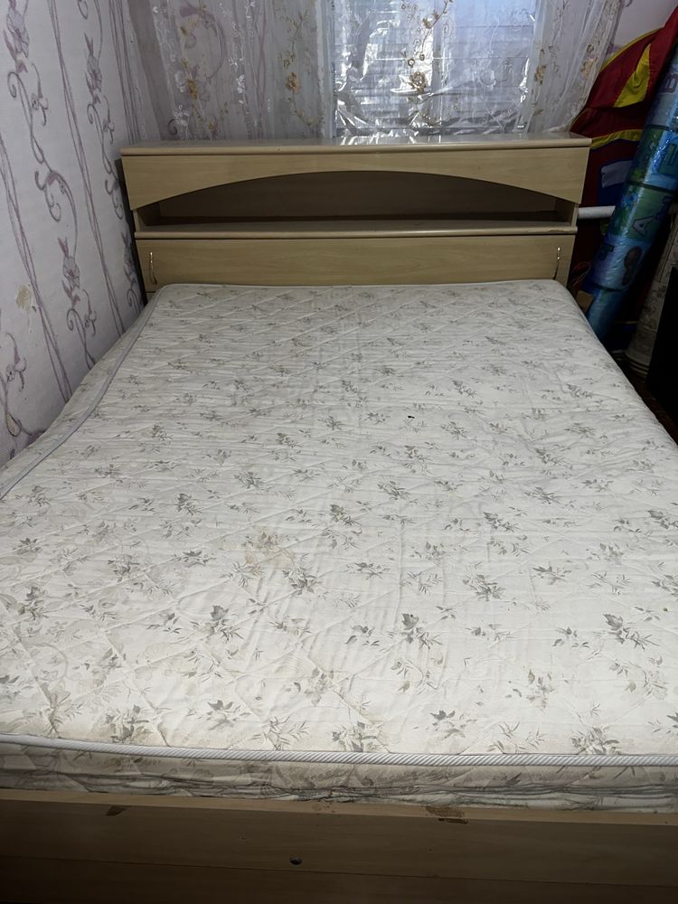 Продам кровать с матрасом