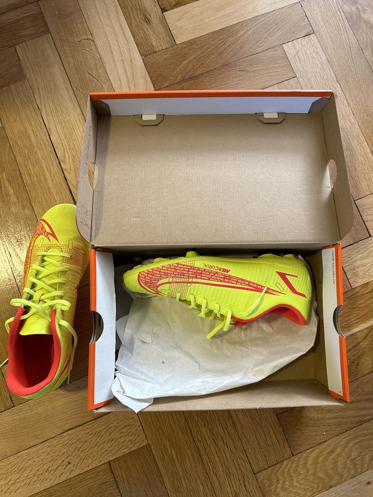 Ghete fotbal nike Vapor 14 club FG