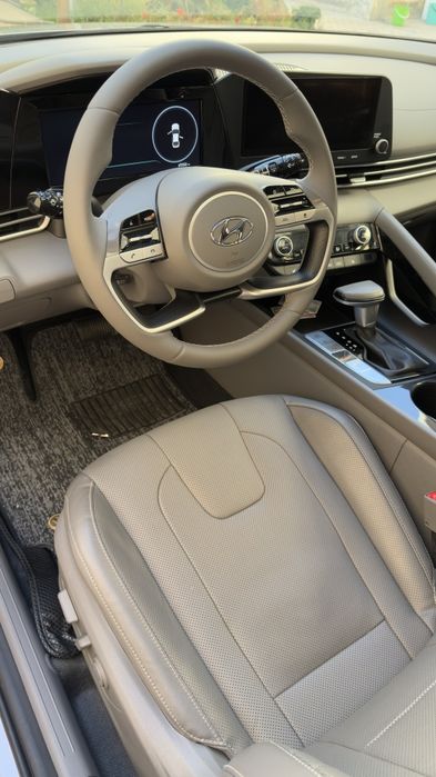 Срочно продаётся  машина Elantra 2.0 2022