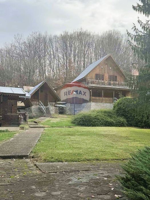 Туристическа хижа,гр. Априлци, кв. Видима TE