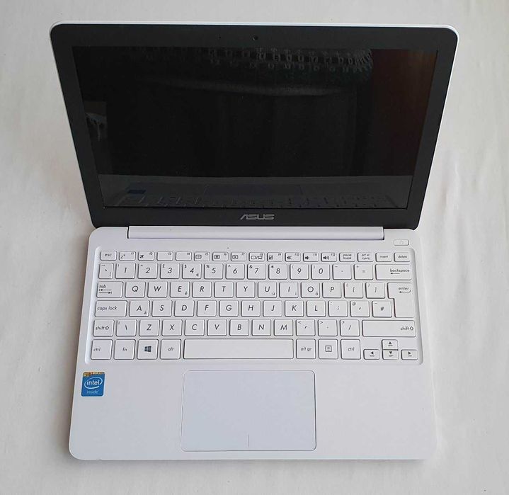 Лаптоп Asus EeeBook X205TA