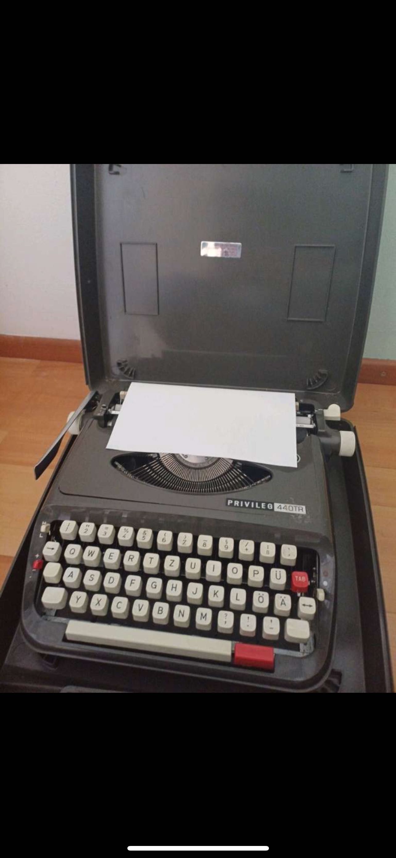 Mașina de scris privileg 440 tr