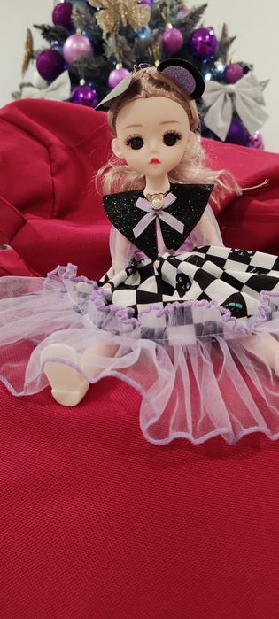 Păpușă flexibilă care cântă nouă