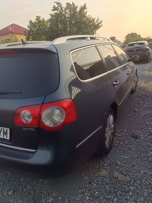 Vând VW Passat B6 break 
An 2008 
Motor 2.0 TDI 136cp (CBAA) 
Cutie ma