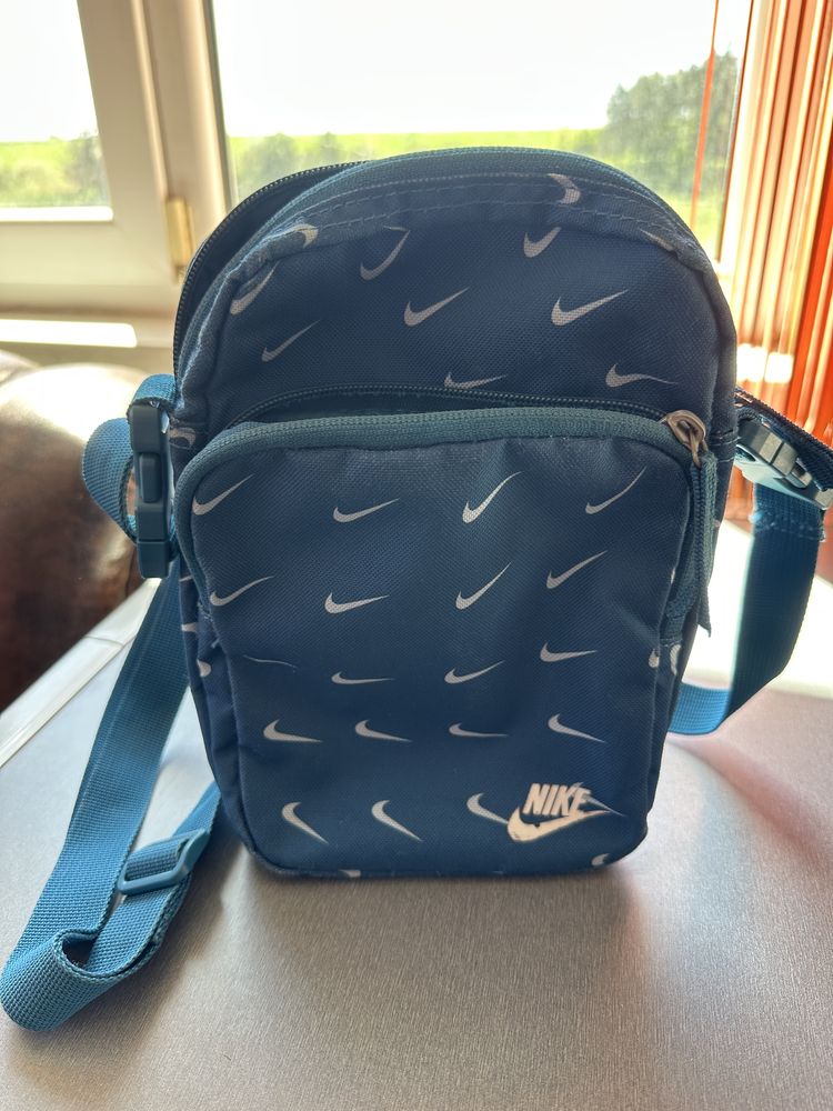 Оригинална чанта на NIKE