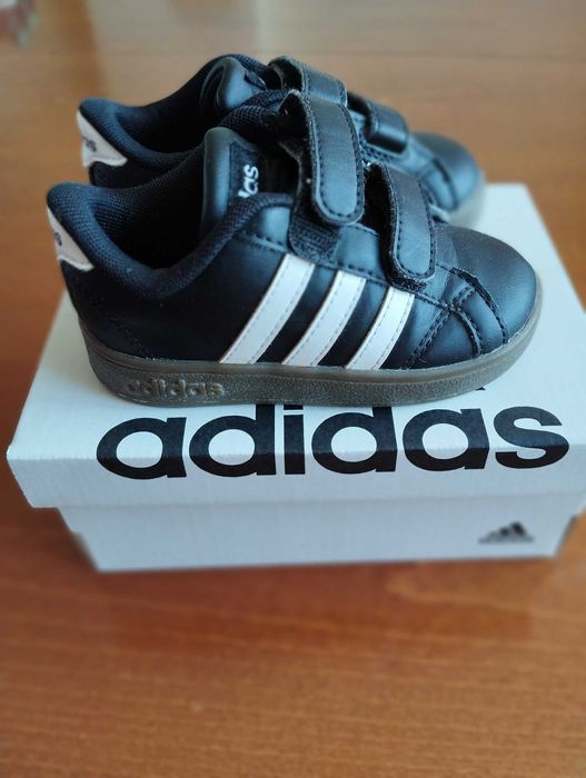Маратонки Адидас за момченце