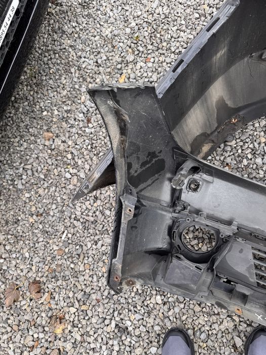 Продавам предна и задна броня за Бмв F30/F31!