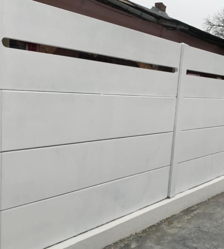 Gard decorativ din beton armat pentru gradina