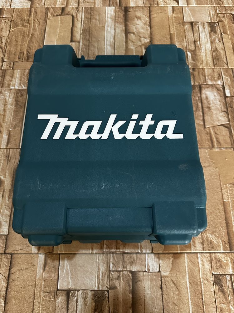 Makita DF488DWE Шуруповерт (новый)