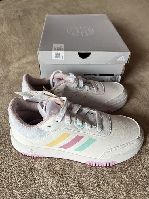 Оригинални нови маратонки Adidas