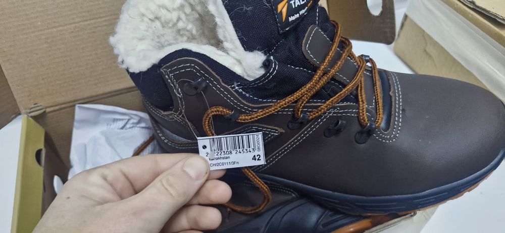 Продам защитную зимнюю обувь