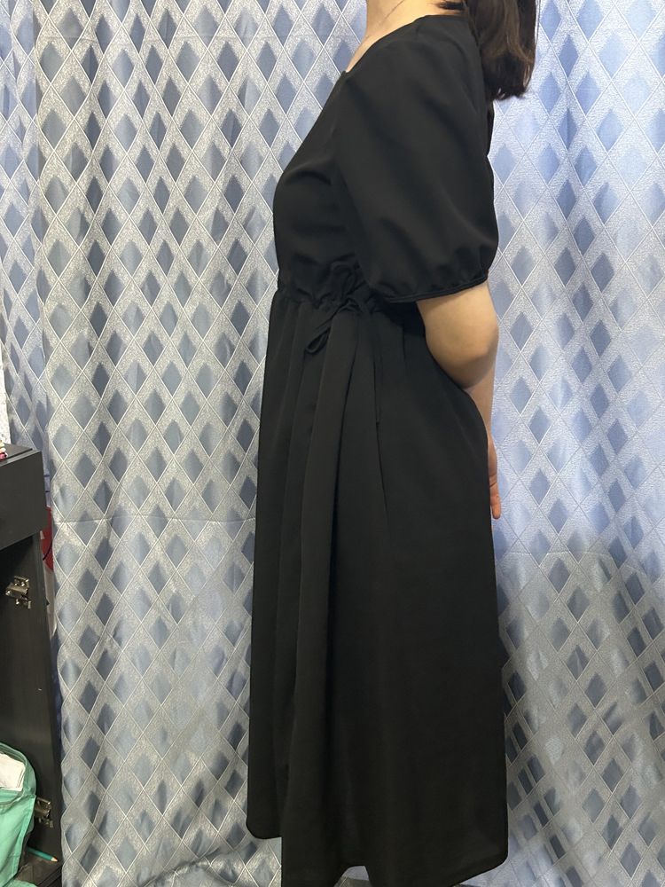 черное платье с карманами