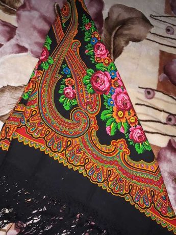 Павлопосадский платок  черный с яркими цветами с кистями