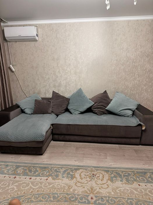 Продам диван угловой