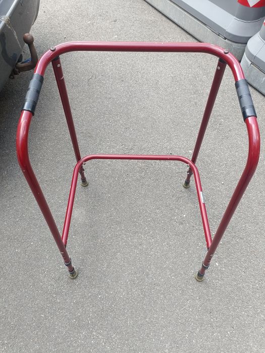 Cadru de mers profesional, reglabil