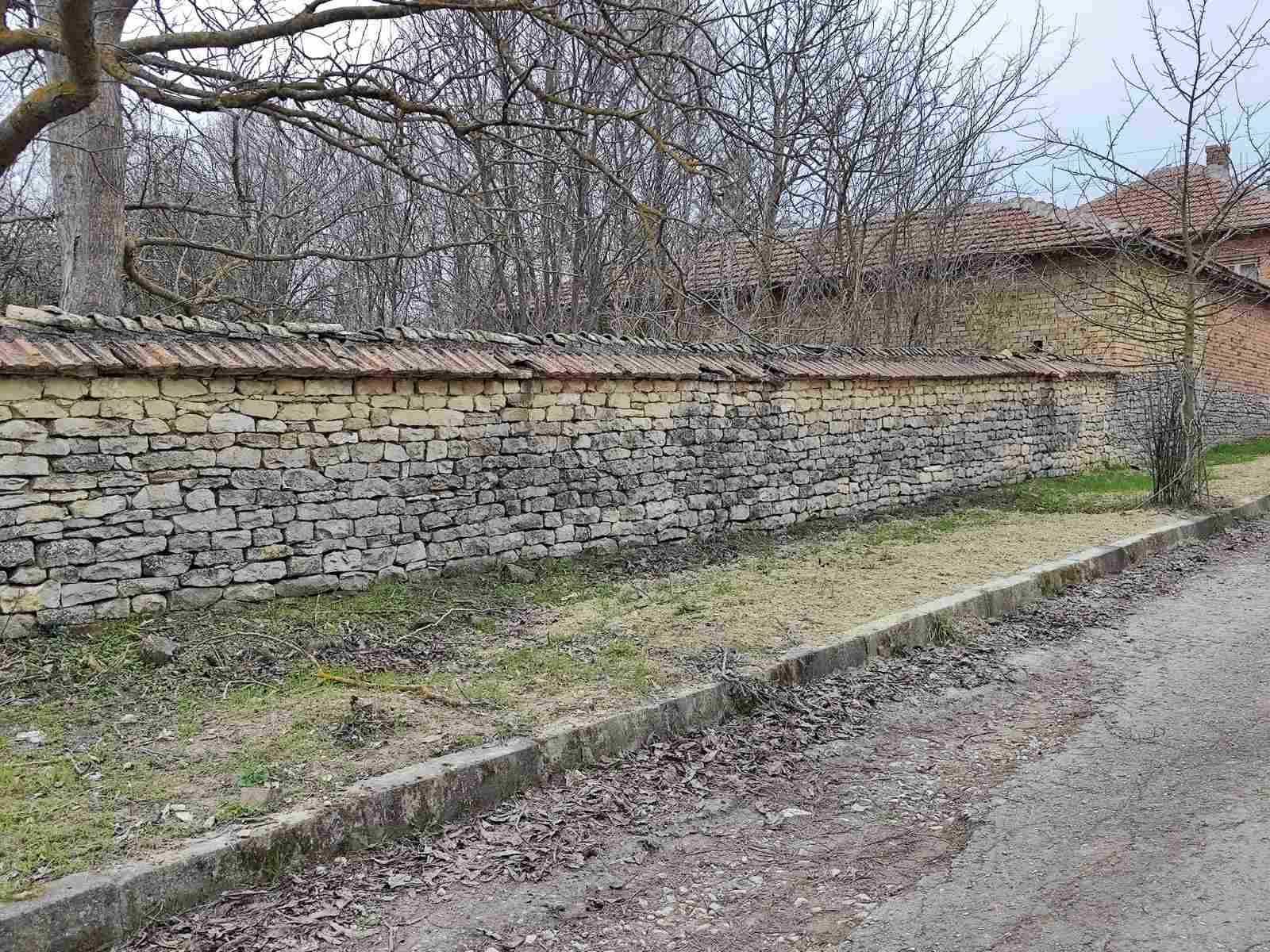 Стара двуетажна къща в с.Ягнило, обл. Варна