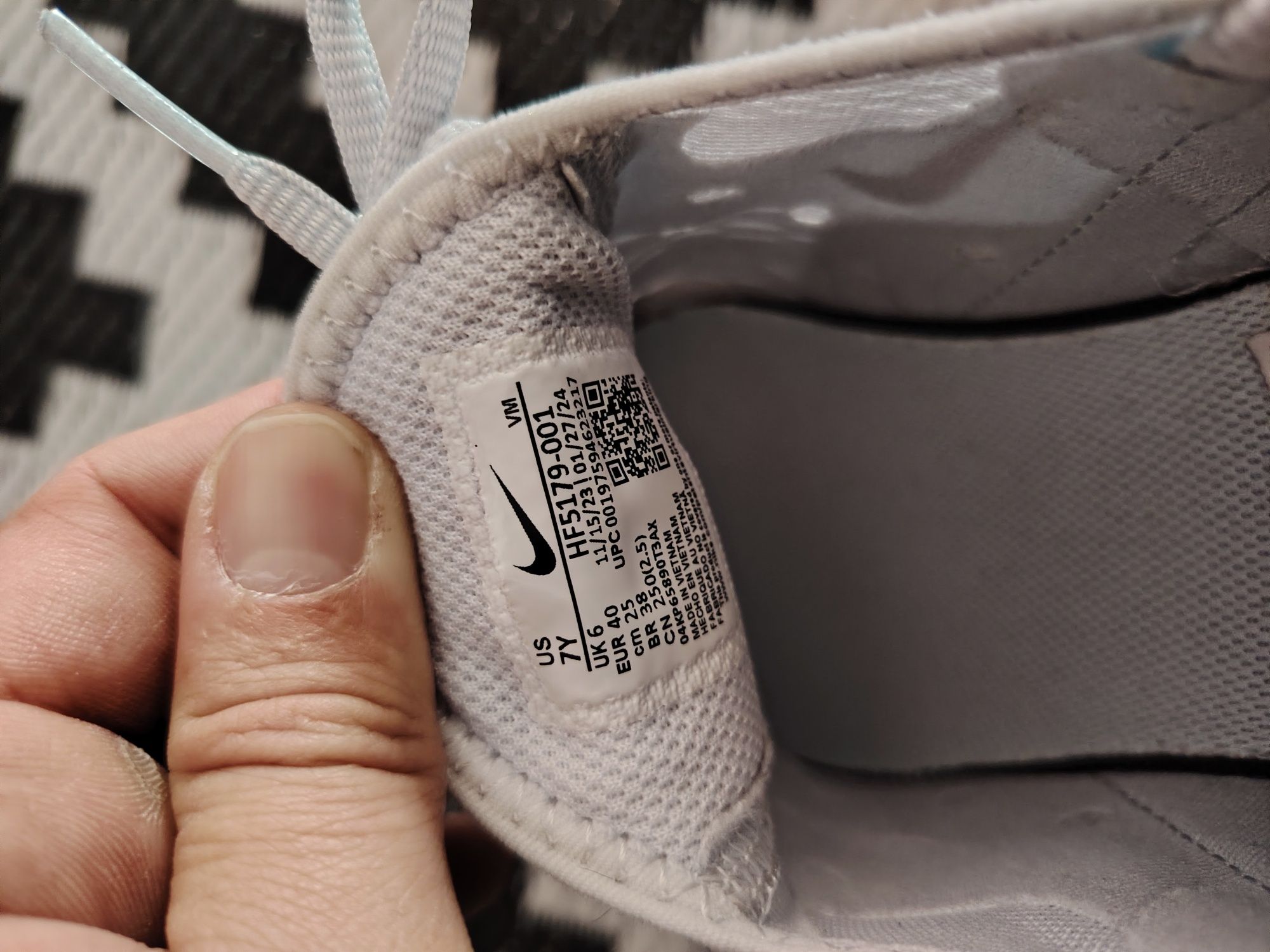 Маратонки nike, 270