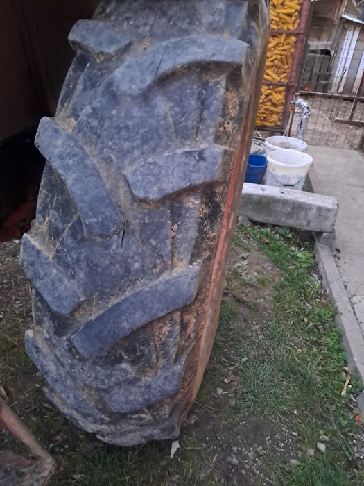 Cauciucuri de tractor 15-5-8