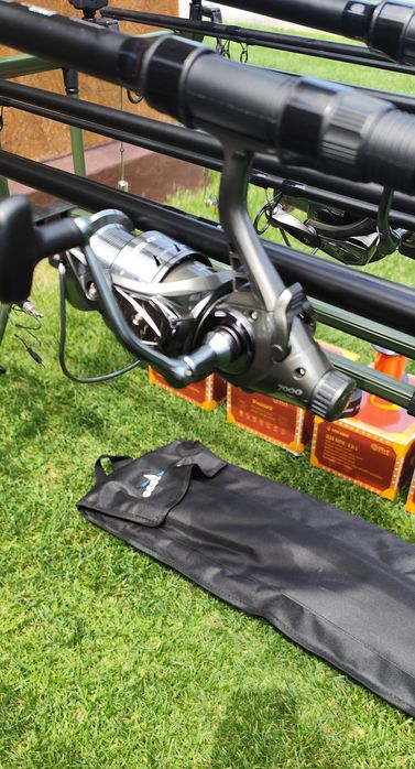 Set Pescuit, 4 Lansete Carbon,4 Mulinete 7000 cu Baitrunner,Rod Pod