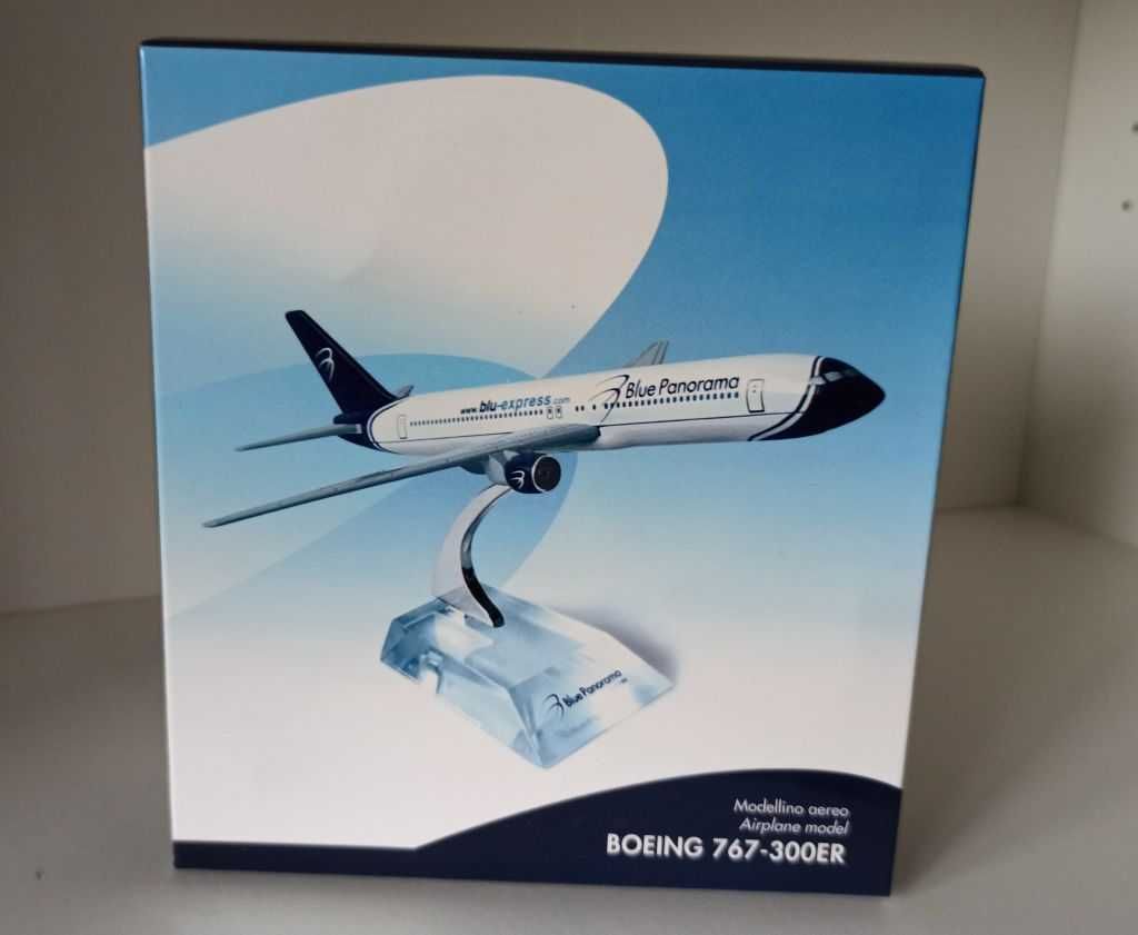 Macheta avion Boeing 767-300ER Blue Panorama - 1/320