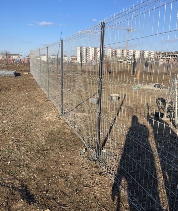 Împrejurim terenuri cu garduri porți din plasa burdurata