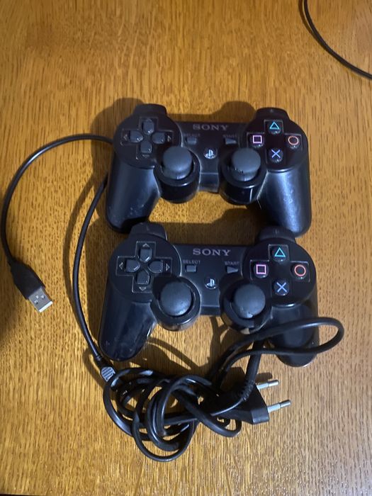 Playstation 3 (PS3) + кабел, 2 джойстика и зарадно
