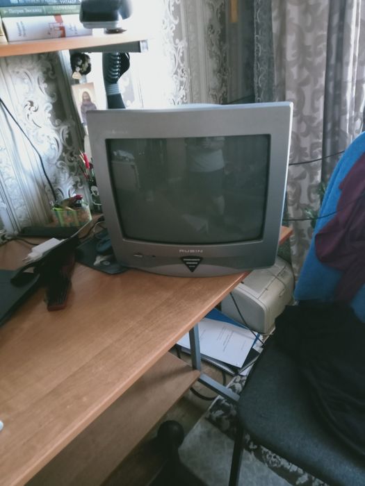 Продам телевизор на кухню
