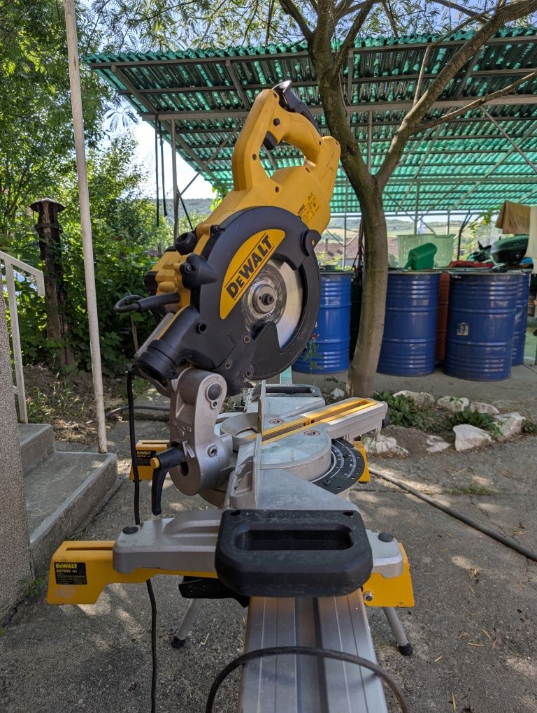 Circular DeWalt dws773