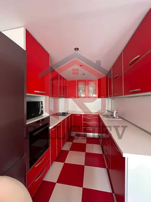 Тристаен апартамент под наем / Гръцка махала