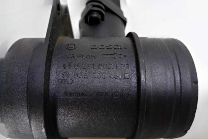 Debitmetru aer 038906461B Volkswagen VW Jetta a 5-a generatie seria